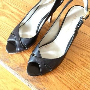 Beautiful peep toe Sandler minimal used in very good condition.